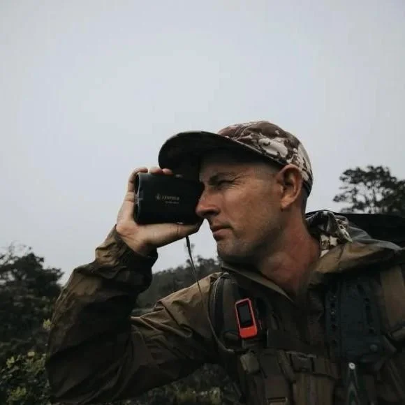 leupold-rx-5000-tbr-w-rangefinder-primary Leupold RX-5000 TBR/W Range Finder with DNA, black, held to a man's eye outdoors