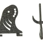 Skull Hooker Trophy Tree Arm/Prong, black metal mounting plate and forked prong, front view