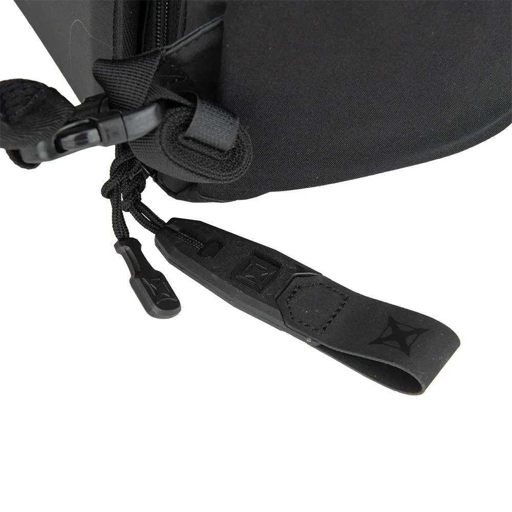 primary-32403 Fechheimer-Vertx Vertx Urban Ghost 20L Backpack Rudder Green close-up of black strap, buckle and zipper pulls