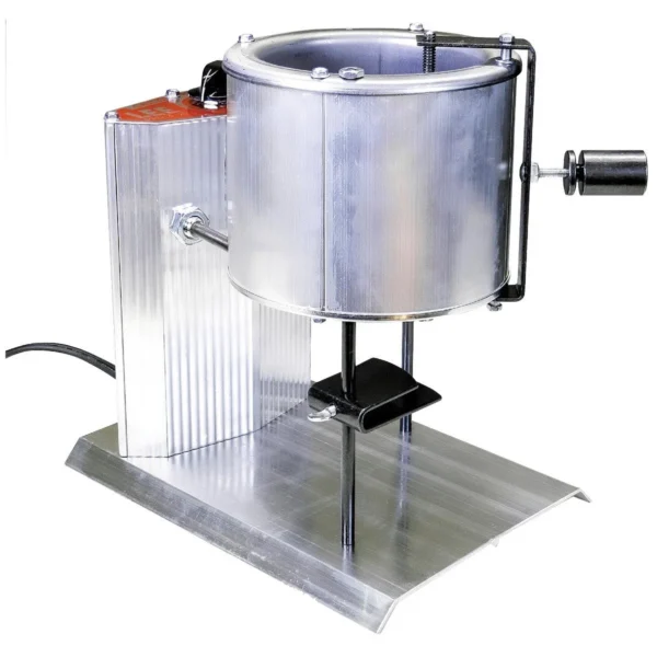 Lee Pro 4 20 lb Pot, angled front view of silver metal pot, base and side-mounted crank
