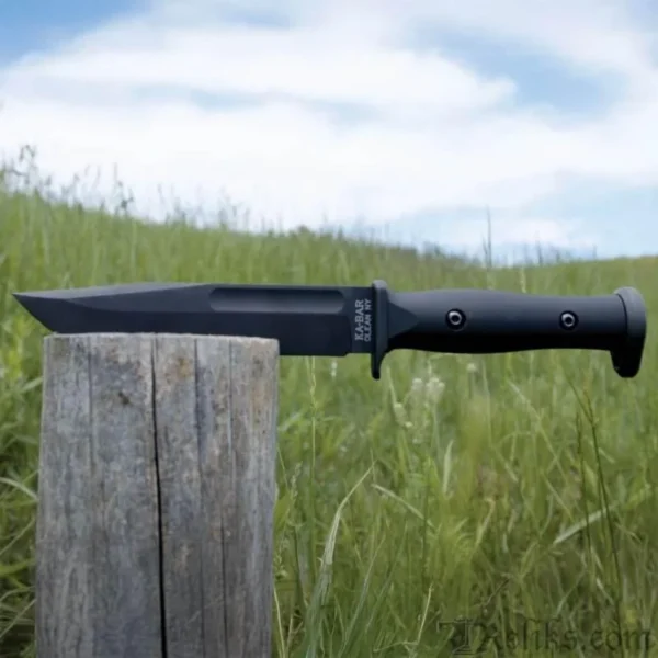 KA-BAR Knives KBAR SLABBY FIXED black knife in right-side view on a wooden post