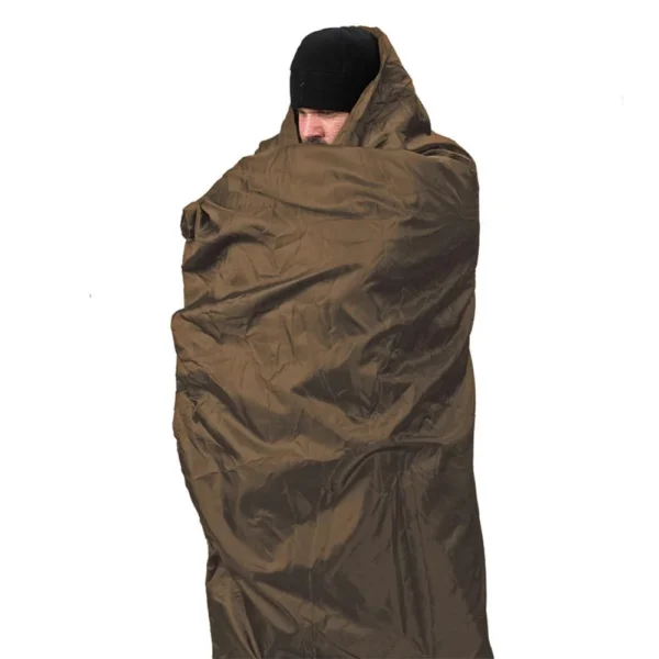 Snugpak Jungle Blanket WGTE, coyote blanket wrapped around a standing person