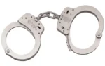 Smith & Wesson S&W 100 HANDCUFFS NICKEL - alternate view 2
