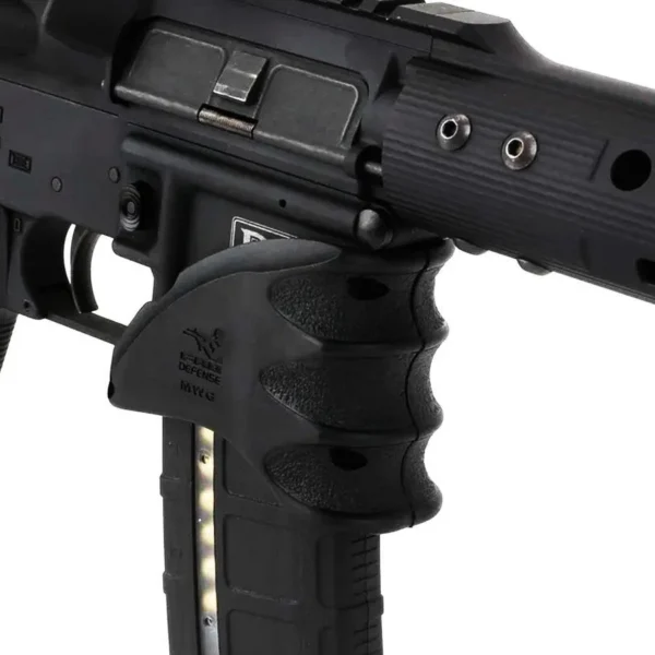 FAB DEFENSE INC. Mako Group Magazine well Grips for AR-15